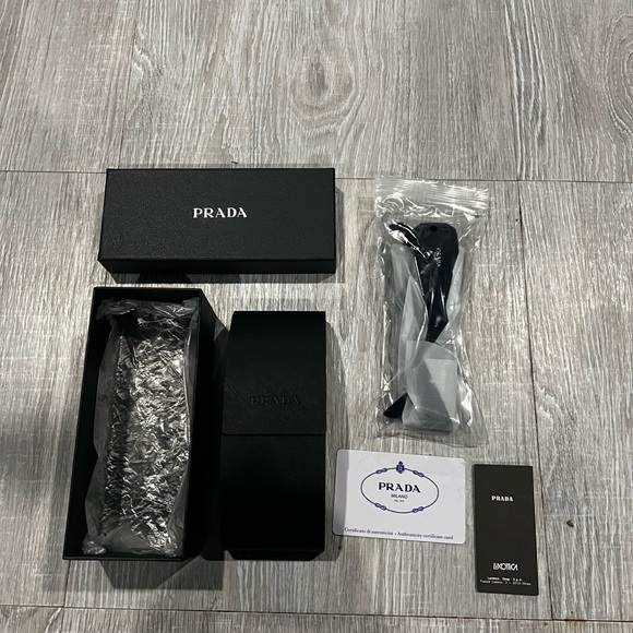 COPY - Prada sun glasses - Picture 1 of 4